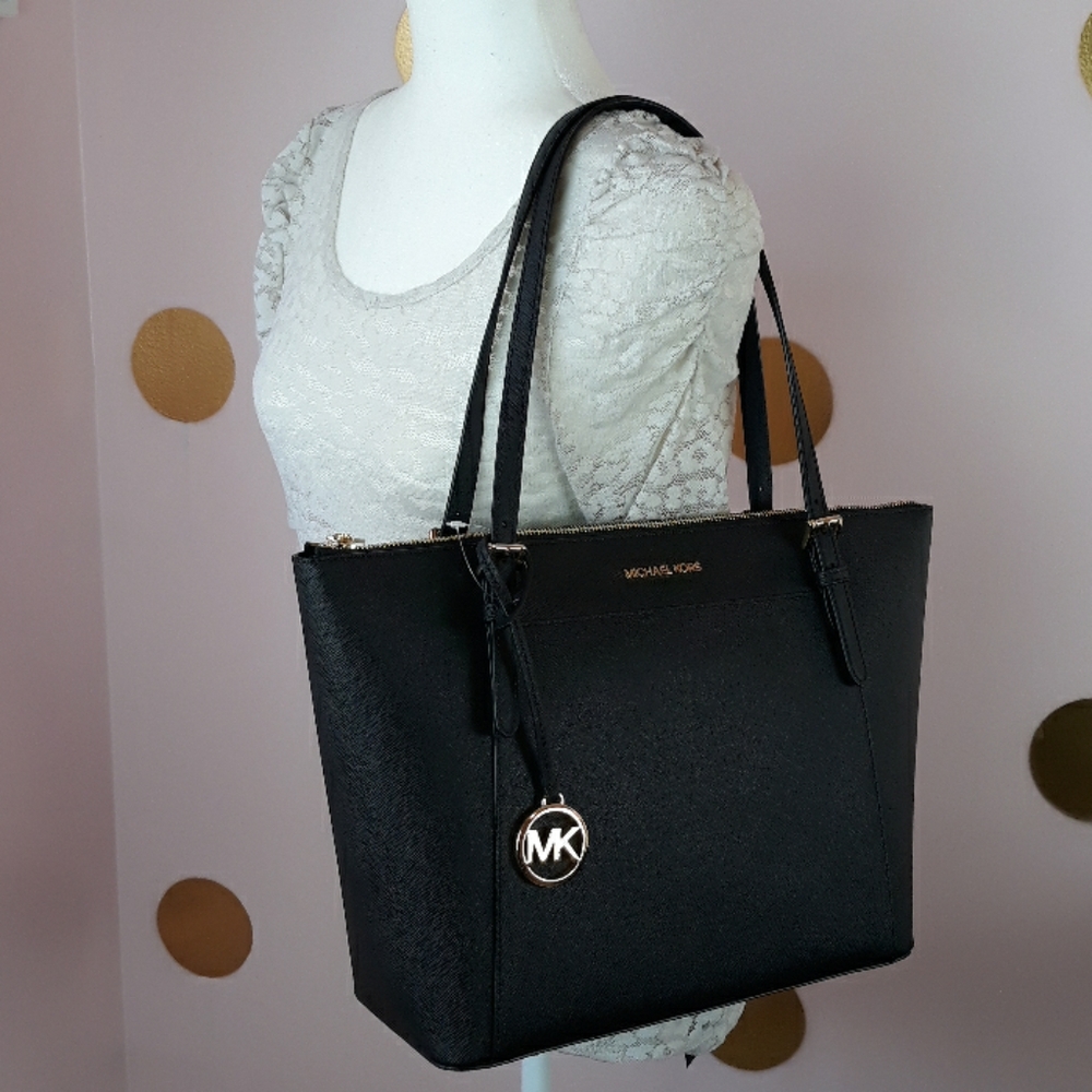 💕🆕️NWT Michael Kors Black Leather Shoulder Tote